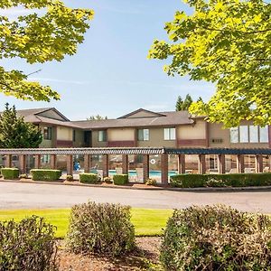 Comfort Inn Conference Center Hillsboro Exterior photo